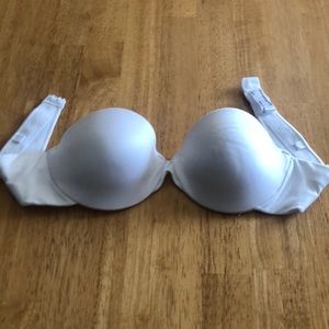 White push-up strapless bra